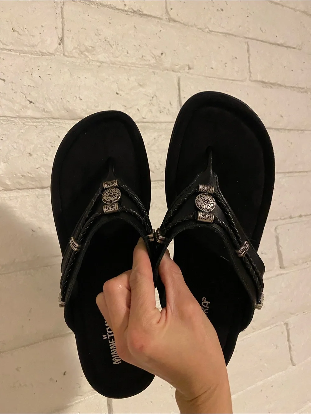 🌼NWOT Minnetonka Black Braided Thong Sandals with Silver Concho Accents